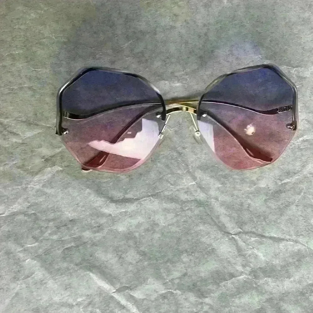 Woman sunglasses. - Picture 4 of 4